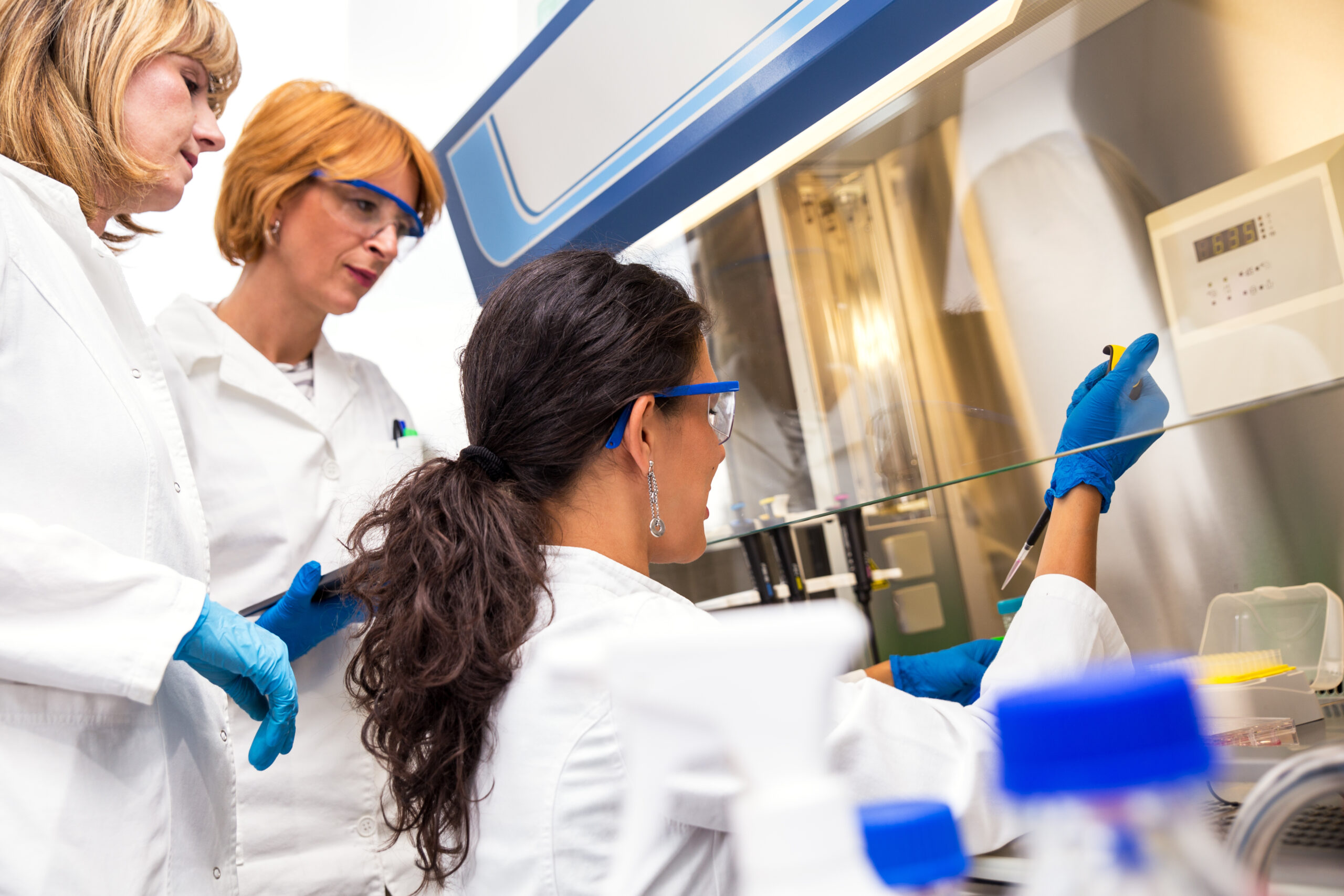 Photo,Of,Real,Female,Scientists,Researching,In,Laboratory.